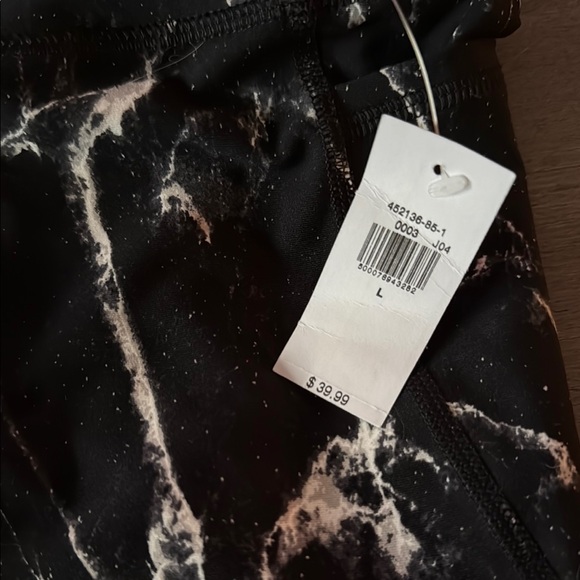 Old Navy Black and White Marble High Rise 7/8 Leggings - Picture 2 of 4